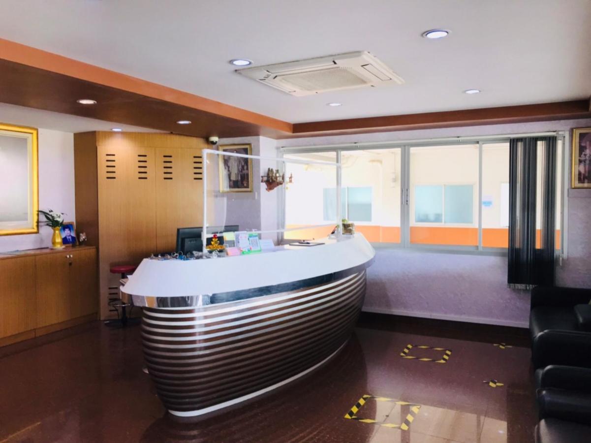 วินเนอร์ เซอร์วิส อพาร์ตเม้นท์ Aparthotel Si Maha Phot ภายนอก รูปภาพ